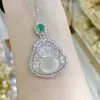 Collar para mujer con colgante bañado en plata con figura de Buda de calcedonia blanco hielo, diseños de hoja y calabaza, ágata y jade de Maitreya