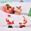 Novos acessórios decorativos de Natal com Papai Noel e boneco de neve, cenas de Natal em miniatura, meias de Natal, presentes, sinos e pequenas figuras de resina