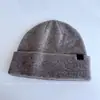 Modioso Gorro de Punto Versátil y Cálido con Etiqueta de Cuero para Mujer, Nuevo Gorro de Invierno a Prueba de Viento, Gorro de Lana Elegante de Color Sólido