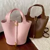 Colección de otoño 2026 nueva para mujer Ruien: un bolso bandolera elegante y casual con un acabado texturizado, que ofrece una gran capacidad y un look moderno