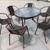 Mesa e Cadeira de Exterior com Combinação de Guarda-Sol Pátio Jardim ao Ar Livre Mesa e Cadeira Conjunto de Três Peças Casa Lazer ao Ar Livre Varanda Mesa Dobrável