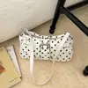 2026 Verão Nova Bolsa de Ombro Baguette com Fivela de Cinto de Bolinhas Estilo Coreano Nicho Bolsa de Ombro Tendência para o Dia a Dia Feminina