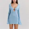 Vestido Curto Sexy Justo ao Corpo com Gola U, Mangas Longas Flare Rasgado, Estilo de Rua Europeu e Americano para Mulheres Pronto para Venda