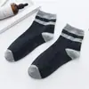 Meias Masculinas Embaladas Individualmente Meias de Algodão Cor Sólida Meias de Cano Médio Simples Respiráveis Meias Esportivas Fabricante Atacado Meias de Barraca