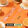 Las cucharas desechables están empaquetadas individualmente, hechas de plástico de grado alimenticio, similares al estilo de Gu Ming, adecuadas para postres, té de leche y sopa, con un diseño engrosado