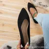 Sapatos de Malha Vazados Respiráveis e Leves para Mulheres de Tamanho Grande, Cor Sólida, Bico Fino, Sola Lisa, Sola Macia, Comércio Exterior