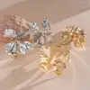 Conjunto de Dos Piezas de Anillos y Pulseras Florales Plegados Estilo Metal Europeo y Americano, Joyería Única y Audaz, Accesorios de Mano Simples y de Alta Gama