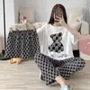 Pijama transfronteiriço de verão feminino conjunto de três peças de seda de leite desenho animado comércio exterior roupa de casa manga curta calça comprida estilo fofo