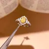 Anillo Abierto Sencillo Ovalado de Circonita Luz de Anillo Lujo Gama Alta Moda Exquisito Anillo para el Dedo Estilo de Corte Retro Joyería de Mano para Mujeres