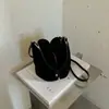 Bolsa de Mão Estilo Balde Liso Exquisito com Pregas e Cordão para Mulheres, Nova Moda Outono 2026, Bolsa de Ombro Transversal Fashion e Única