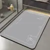 Tapete de Banheiro de Lama de Diatomáceas com Letra Simples Absorção de Água Secagem Rápida Tapete para Pés Doméstico Antiderrapante Resistente ao Desgaste Resistente à Sujeira