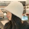 Versión coreana de la celebridad de internet en gorra tipo cubo de pelo de conejo Nueva gorra tejida para mujer gorra de pescador de felpa gorra de cubo de color liso cálida venta al por mayor