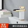 Diretamente do fabricante da torneira: torneiras de cascata para banheiro, torneiras de lavatório, torneiras de água fria e quente de bico largo estilo europeu