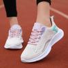 Sapatos Esportivos e de Lazer Femininos Atacado Primavera e Outono Novos Vazados Malha Única Tecido Fly Baixo Corte Solado Macio Leves Tênis de Corrida Femininos