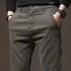 Pantalones Casuales Gruesos para Hombre Otoño/Invierno 2025 Estilo Nuevo Cálidos Elásticos Ajustados Negocios de Alta Gama Versátiles para Hombre