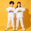Eu amo conjunto infantil de duas peças da China: Roupa de atividade para aluno do ensino fundamental com calça esportiva listrada de arco-íris e camiseta branca, uniforme de classe moderno