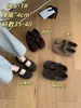 Sapatos Mary Jane de couro genuíno estilo coreano com sola grossa para mulheres, novo modelo outono 2026, sapatos rasos de salto único elegantes e versáteis