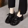 Sapatos femininos de couro com bico redondo, novo modelo outono e inverno 2026, estilo europeu e americano, sapatos de salto grosso com cadarço, couro patente de couro bovino, mocassins estilo colegial