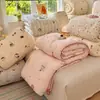 Juego de cuatro piezas para el hogar A: Colcha de algodón de punto de seda de leche serie floral de dibujos animados fibra de soja, colcha de invierno, colcha para dormitorio para todas las estaciones