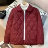 Chaqueta corta de algodón de color liso con cuello de solapa, nuevo estilo otoño e invierno 2026, moderna para mujeres petite, top versátil para mujeres de mediana edad