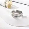 Anillos de Pareja Populares Incrustados con Diamantes Joyería de Acero de Titanio para Mujer Anillo con Diseño Manual Micro Moda Inlaid con Circonita de Aliento de Bebé Gama Alta