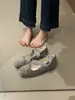 Sapatos Femininos de Inverno 2026 Retro Quadrados Baixos Ballet Mary Jane com Aumento Oculto de Altura e Sapatos de Algodão Quentes Peludos para Uso Externo
