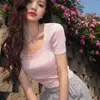 Camiseta Manga Curta Rosa Doce e Picante Puro Desejo para Mulheres Verão 2024 Estilo Coreano Gola Quadrada Slim Curta Tricô Seda de Gelo Top