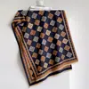Bufanda de imitación cachemir de doble cara con borde vintage de flor de cuatro hojas para mujer, bufanda corta con flecos, estilo "old money", calentador de cuello para commuting de otoño e invierno