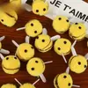 En stock hecho a mano lindo pequeño abeja bola de pelo DIY accesorios para ropa de dibujos animados caimi pequeña abeja bola de pelo