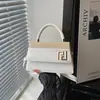 Bolso de Mano Cuadrado Pequeño de Alto Estilo Nuevo Otoño 2026 Moda Nicho Simple Versátil Bolso de Hombro Cruzado de Moda