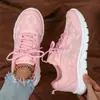 Jinjiang Zapatos Fríos Pegajosos Malla Transpirable Tenis Casual Suela Suave Cómodos Zapatos para Correr al Aire Libre Zapatos Blancos Modernos que Combinan con Todo