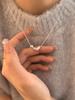 Colar Pingente de Coração Prata Minimalista Coreano e Japonês para Mulheres, Luxo Leve Nicho Versátil Elegante High-End Corrente Clavicular