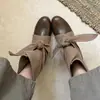 Botas de tornozelo femininas com sola grossa, nova coleção outono 2026, modernas e versáteis, estilo europeu e americano, design retrô com tiras e um laço, botas de cowboy western