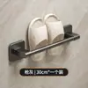 Estante para pantuflas de baño, estante de almacenamiento sin taladro, organizador de zapatos de baño, estante colgante con drenaje para pantuflas de inodoro