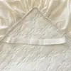 Faldón de Cama Acolchado Estilo Coreano Pieza Única Cepillado Estampado Engrosado Cubrecama Juego de Tres Piezas Cubierta Protectora de Polvo para Colchón Universal Todas las Estaciones