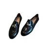 Mocasines de piel de oveja con un tacón oculto de 5 cm, que cuentan con una hebilla metálica retro, punta redonda de piel genuina y un diseño slip-on