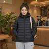 Nuevo Abrigo de Algodón Ligero con Capucha para Mujer Otoño/Invierno 2026, Chaqueta Corta Cálida de Algodón Relleno, Abrigo de Algodón Casual Versátil de Moda