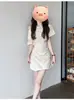 Vestido bege estilo francês ombro a ombro para mulheres, vestido elegante de verão com acinturamento e saia em A, saia curta bodycon plissada para mulheres baixinhas