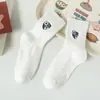 Calcetines Escolares para Niños Minizai Calcetines de Color Puro Calcetines Bordados para Niñas Calcetines Altos Hasta la Rodilla para Estudiantes de Primaria Actuación