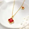 Collar de flor de cuatro hojas de colores, nuevo modelo 2026 para mujer, diseño de alta gama, acero de titanio de nicho, cadena para la clavícula popular en línea, no se decolora