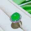 Anillo de Calcedonia Verde Hielo Alto al por Mayor Ágata Verde Esmeralda Huevo de Paloma Incrustado Anillos para Hombres y Mujeres Suministro en Vivo