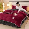 Conjunto de Quatro Peças de Lã Leite Espessa e Quente para Outono e Inverno Cor Sólida Estilo Saia de Cama de Luxo Leve Conjunto de Três Peças de Flanela de Alta Gramatura