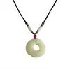 Durante las ventas directas, un collar de cadena para suéter con colgante de jade Fu Khan, colgante de jade blanco, collar largo para hombre y mujer, accesorios de temperamento versátiles