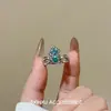 Anel de diamante azul cintilante requintado de luxo leve, moderno, único, criativo, design de ponta, nicho, personalizado, anel versátil