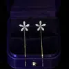 Brincos Longos com Franjas e Flores de Luxo Leve de Alta Qualidade para Mulheres Verão Super Brilhantes Únicos Pequenos Brincos de Orelha Brincos