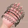 Diadema deportiva negra ondulada del mismo estilo que la de Wang Hedi para hombre, especialmente diseñada para lavarse la cara y aplicarse mascarillas faciales, diadema antideslizante e invisible