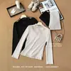 Prenda base para mujer con ribete de encaje, cuello alto medio, manga larga, elástica, adelgazante y ajustada al cuerpo, perfecta para usar en capas en otoño e invierno.