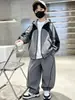 Conjunto de Ropa de Otoño para Niños: Conjunto de Dos Piezas: Sudadera con Capucha y Pantalones de Pierna Ancha, Estilo Coreano Casual Deportivo de Moda para Niños Mayores, Nueva Colección de Otoño