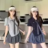 Conjunto de Saia Plissada com Gola Polo e Gravata Feminino Plus Size Estilo College Novo Estilo Verão 2026 Manga Curta