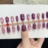 Piezas de Uñas Moradas Portátiles con Pequeños Corazones Rojo Cereza, Graffiti Colorido, Estrellas de Cinco Puntas y Pedrería de Varios Tamaños